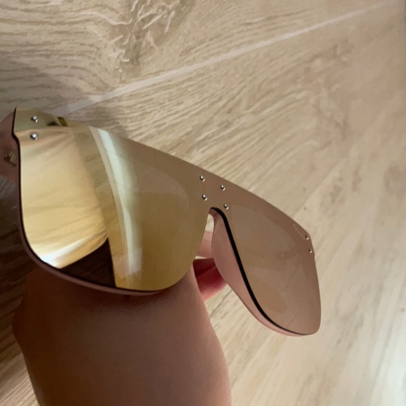 Quay Australia x Kylie Jenner sunglasses *SOLD* - Picture 2 of 4